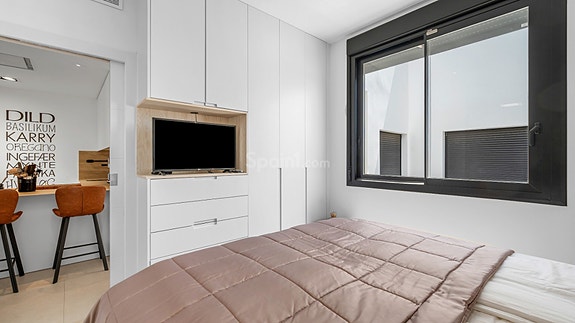 Klar til innflytting | Eksklusiv hjørne-penthouse med 3 soverom og 2 bad | Takterrasse med utekjøkken