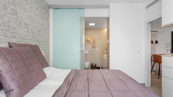 Klar til innflytting | Eksklusiv hjørne-penthouse med 3 soverom og 2 bad | Takterrasse med utekjøkken