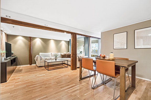 EiendomsMegler 1 v/Martin Mitani har gleden av å presentere sjarmerende og trivelig 3-roms leilighet beliggende i Sandgata 14. Foto: Krokstad&Nervik