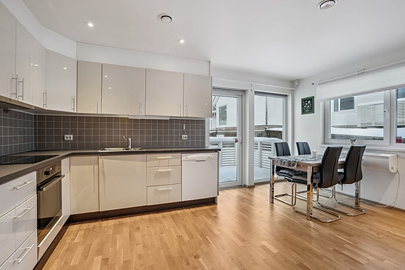 Velkommen til Haldsvågsvingen 12A - Presentert av EiendomsMegler1 Leknes. Foto: EFKT