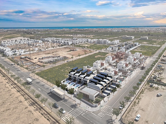 Eksklusive rekkehus med privat basseng og takterrasse | Romslig planløsning - 3 soverom og 3 bad