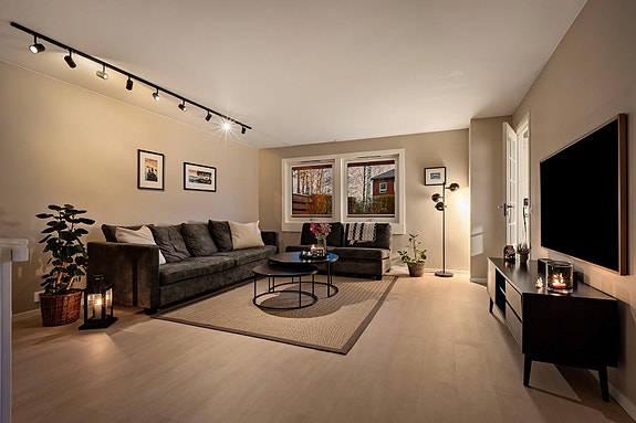 Velkommen til Reverudåsen 11A - Presentert av Andreas Bock v/EIE eiendomsmeglingFoto: Vita Gelme (Diakrit)