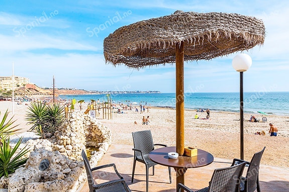 Nøkkelferdig villa med 3 soverom, privat basseng og takterrasse -  300 m til strand