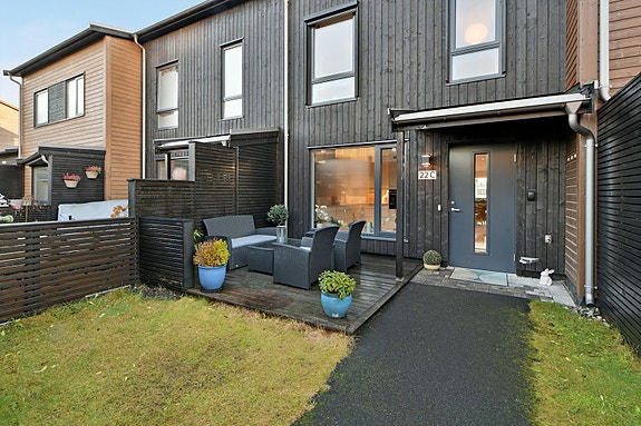 Velkommen til Skogsåsen 22C - presentert av Sebastian Håbesland v/Krogsveen - flott beliggende rekkehus fra 2021 i et svært barnevennlig boområde - foto: Oddphoto