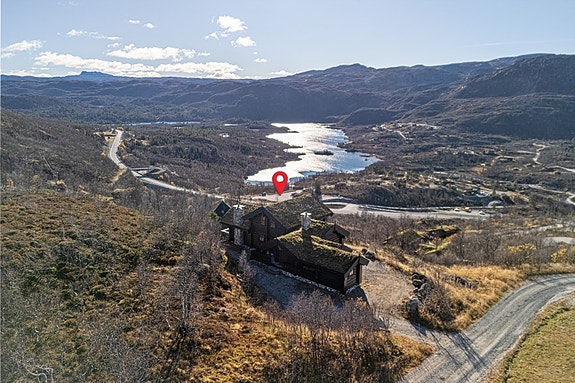 Velkommen til Tvitjønnvegen 13! En eventyrlig laftehytte med panoramautsikt - ca. 1,2 mål tomt