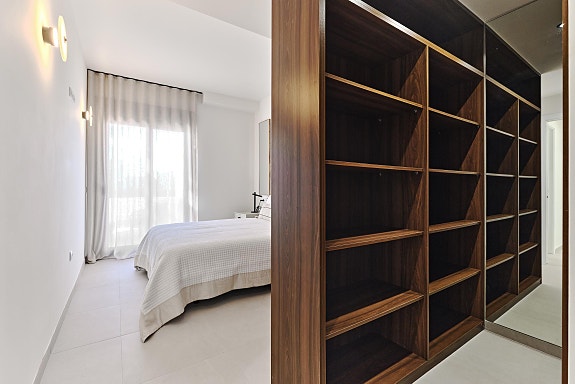 Nøkkelferdig og møblert - Havutsikt og kun 250m fra havet - Nydelig penthouse med stor takterrasse - Flott fellesområde