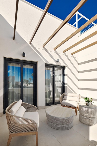 Nøkkelferdig og møblert - Havutsikt og kun 250m fra havet - Nydelig penthouse med stor takterrasse - Flott fellesområde