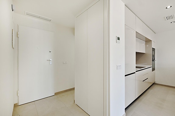 Nøkkelferdig og møblert - Havutsikt og kun 250m fra havet - Nydelig penthouse med stor takterrasse - Flott fellesområde