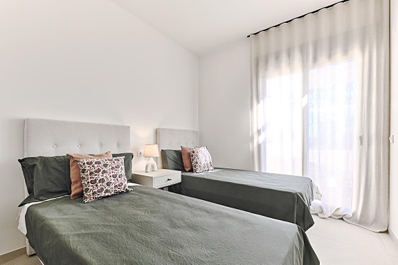 Nøkkelferdig og møblert - Havutsikt og kun 250m fra havet - Nydelig penthouse med stor takterrasse - Flott fellesområde