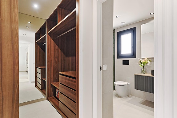 Nøkkelferdig og møblert - Havutsikt og kun 250m fra havet - Nydelig penthouse med stor takterrasse - Flott fellesområde