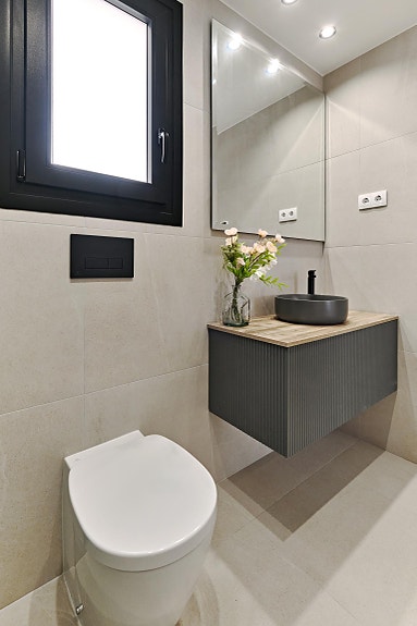 Nøkkelferdig og møblert - Havutsikt og kun 250m fra havet - Nydelig penthouse med stor takterrasse - Flott fellesområde