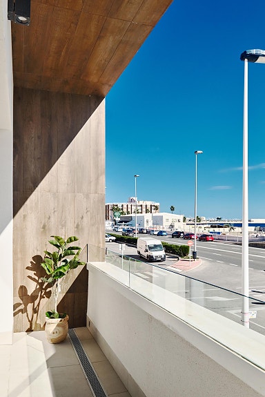 Nøkkelferdig og møblert - Havutsikt og kun 250m fra havet - Nydelig penthouse med stor takterrasse - Flott fellesområde