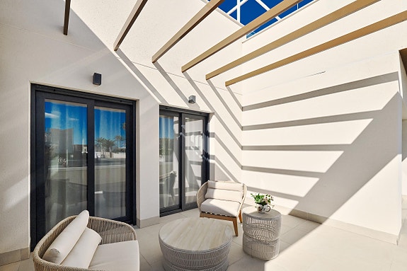 Nøkkelferdig og møblert - Havutsikt og kun 250m fra havet - Nydelig penthouse med stor takterrasse - Flott fellesområde