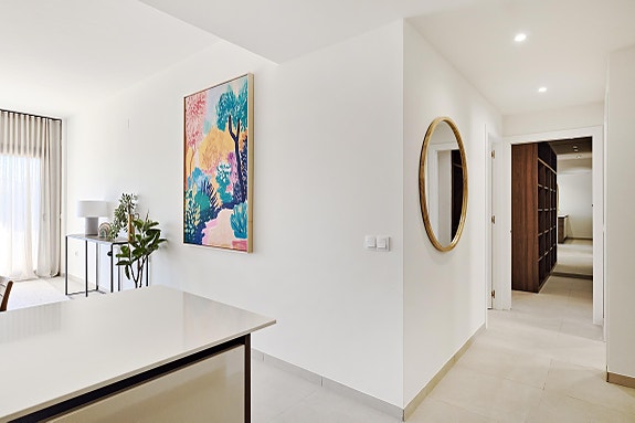 Nøkkelferdig og møblert - Havutsikt og kun 250m fra havet - Nydelig penthouse med stor takterrasse - Flott fellesområde