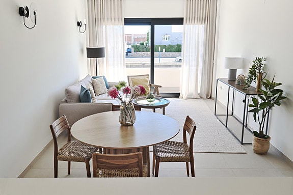 Nøkkelferdig og møblert - Havutsikt og kun 250m fra havet - Nydelig penthouse med stor takterrasse - Flott fellesområde