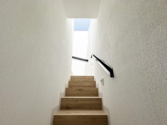 Nøkkelferdig villa med 3 soverom, privat basseng og takterrasse -  300 m til strand