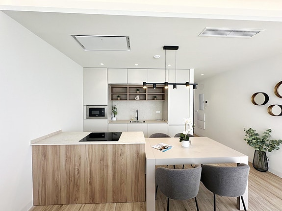 Nøkkelferdig villa med 3 soverom, privat basseng og takterrasse -  300 m til strand