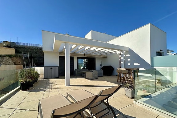 Eksklusiv penthouse med 3 soverom og 2 bad - Fellesområde med spa, trening, lekeplass og paddle baner -Panoramautsikt