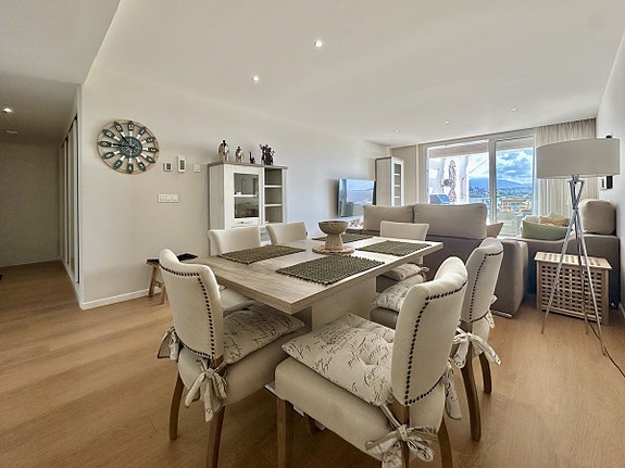 Eksklusiv penthouse med 3 soverom og 2 bad - Fellesområde med spa, trening, lekeplass og paddle baner -Panoramautsikt