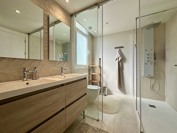 Eksklusiv penthouse med 3 soverom og 2 bad - Fellesområde med spa, trening, lekeplass og paddle baner -Panoramautsikt