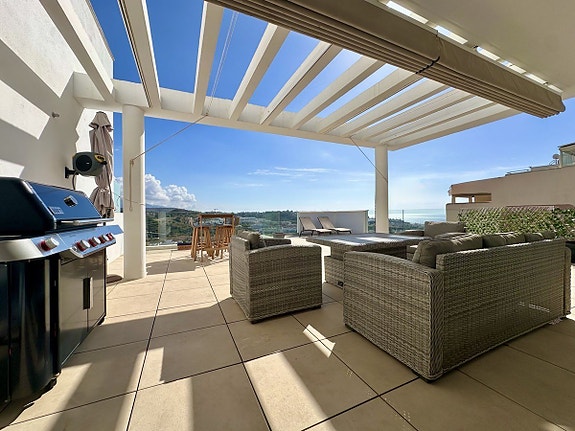 Eksklusiv penthouse med 3 soverom og 2 bad - Fellesområde med spa, trening, lekeplass og paddle baner -Panoramautsikt