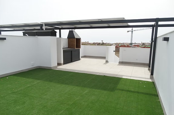 NYBYGG! Moderne rekkehus med 3 soverom og 2 bad | Fellesområde med grøntanlegg og basseng | Parkering og bod