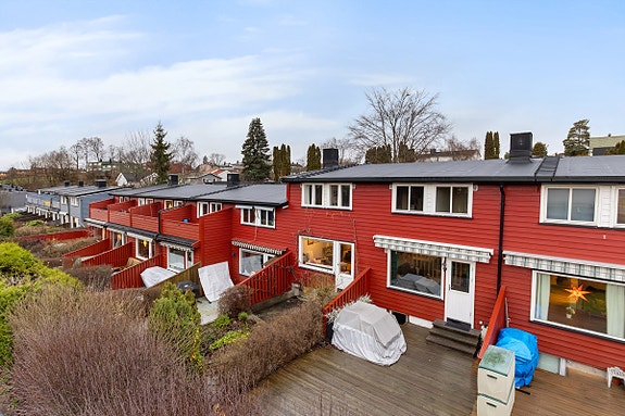 Velkommen til Disenveien 16A, et koselig rekkehus med barnevennlig beliggenhet. Foto: Petter Tanum Larsen