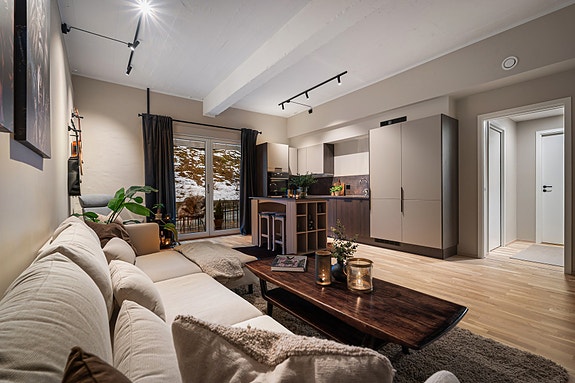 Velkommen til Ilsvikveien 22. Stilfull & moderne 3-roms selveier | Fjernvarme inkl | God takhøyde | Terrasse på 18 kvm | P-plass med elbillader!