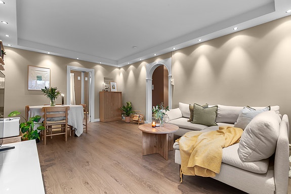 Houssam Ben Zrelli v/EIE eiendomsmegling har gleden av å presentere Martin Borrebekkens vei 17- en lys og luftig 4-roms. Foto: Oh Shots