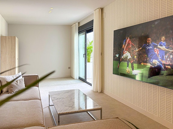 Romslig villa med privat basseng og mulighet for 5 soverom - Nær golf og strand