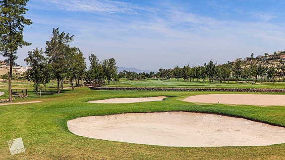 Romslig villa med privat basseng og mulighet for 5 soverom - Nær golf og strand