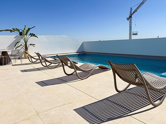 Romslig villa med privat basseng og mulighet for 5 soverom - Nær golf og strand