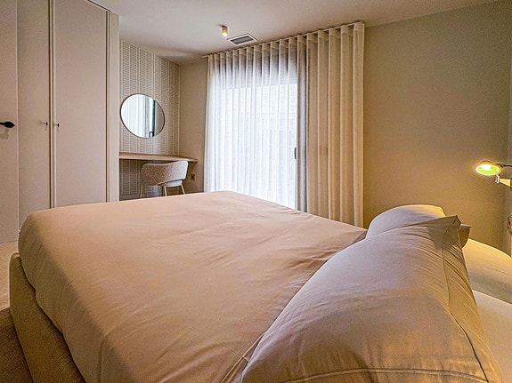 Romslig villa med privat basseng og mulighet for 5 soverom - Nær golf og strand