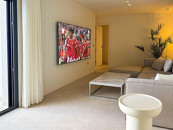 Romslig villa med privat basseng og mulighet for 5 soverom - Nær golf og strand