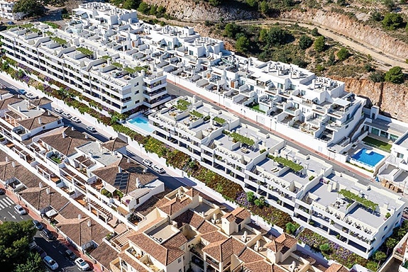 Penthouse med 3 soverom og 2 bad | Fellesområde med gym og basseng | Heis og parkering i garasje