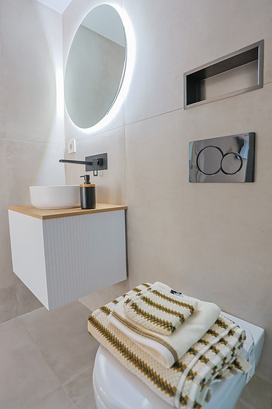 Toppmoderne leilighet med stor terrasse - 2 soverom og 2 bad - Flott fellesområde