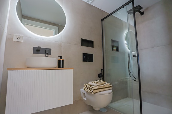 Toppmoderne leilighet med stor terrasse - 2 soverom og 2 bad - Flott fellesområde