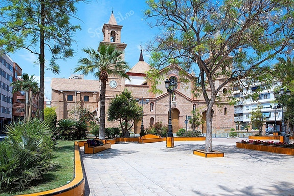 Nybygg! Leilighet med stor terrasse og gode solforhold  - Sentral beliggenhet, felles basseng og parkering