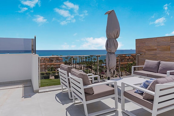 Nydelig penthouse med 3 soverom og takterrasse med panoramautsikt - Like ved stranden