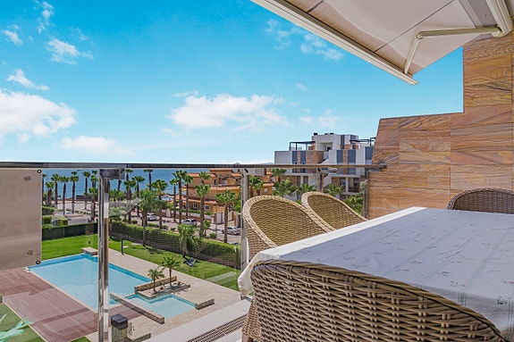 Nydelig penthouse med 3 soverom og takterrasse med panoramautsikt - Like ved stranden