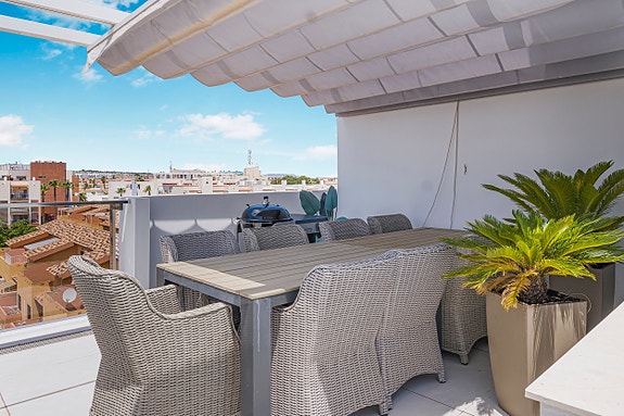 Nydelig penthouse med 3 soverom og takterrasse med panoramautsikt - Like ved stranden