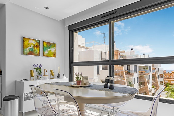 Nydelig penthouse med 3 soverom og takterrasse med panoramautsikt - Like ved stranden