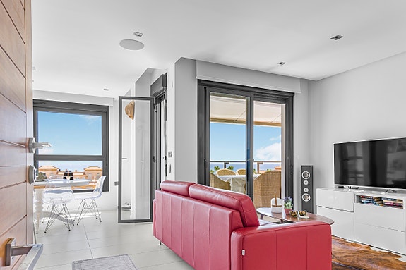 Nydelig penthouse med 3 soverom og takterrasse med panoramautsikt - Like ved stranden
