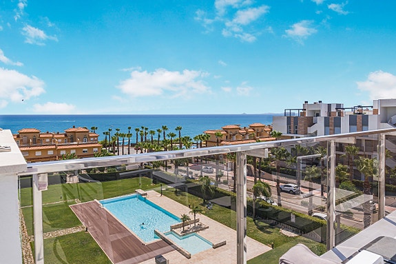 Nydelig penthouse med 3 soverom og takterrasse med panoramautsikt - Like ved stranden