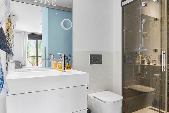 Nydelig penthouse med 3 soverom og takterrasse med panoramautsikt - Like ved stranden