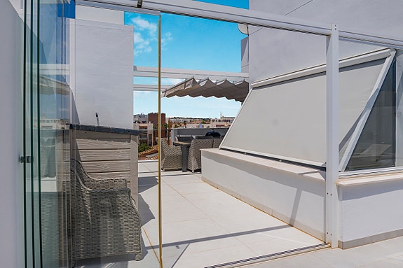 Nydelig penthouse med 3 soverom og takterrasse med panoramautsikt - Like ved stranden