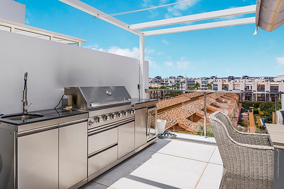 Nydelig penthouse med 3 soverom og takterrasse med panoramautsikt - Like ved stranden