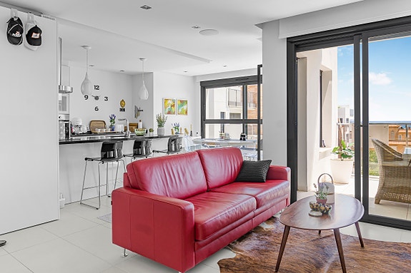 Nydelig penthouse med 3 soverom og takterrasse med panoramautsikt - Like ved stranden