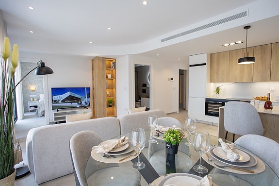 Toppmoderne leilighet med stor terrasse - 2 soverom og 2 bad - Flott fellesområde