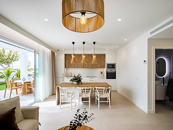 Strøken toppleilighet | Attraktiv beliggenhet | Kun 400 m til nydelig strand | Luksuriøse fellesområder